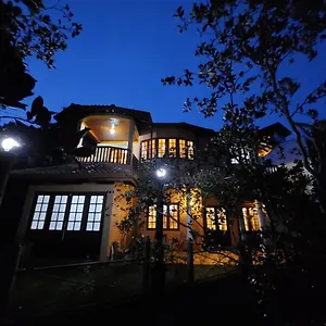 Mystique Hideout Maison d'hôtes